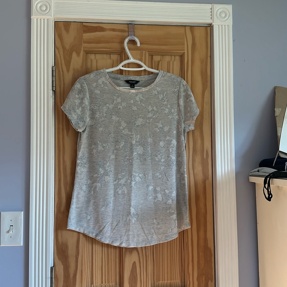 Light grey t-shirt